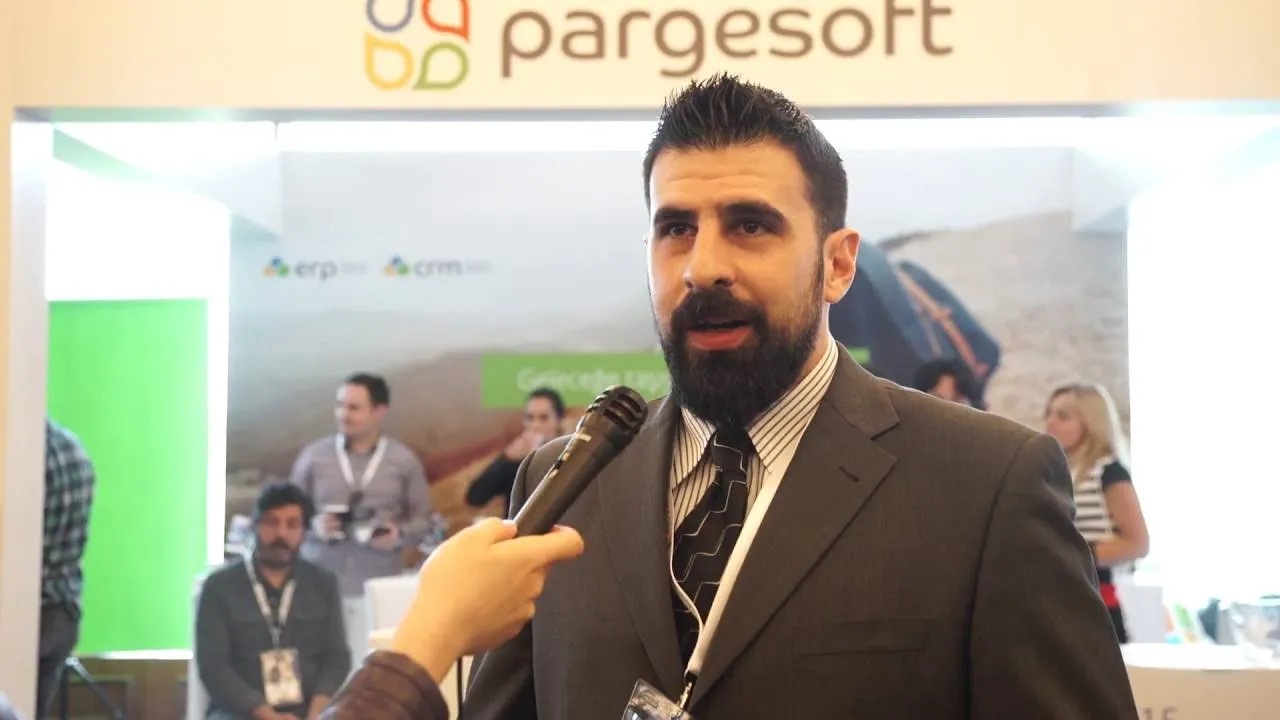 Pargesoft'un bordro çözümünün sağladığı faydaları anlatan müşteri röportajı, Pargesoft standında