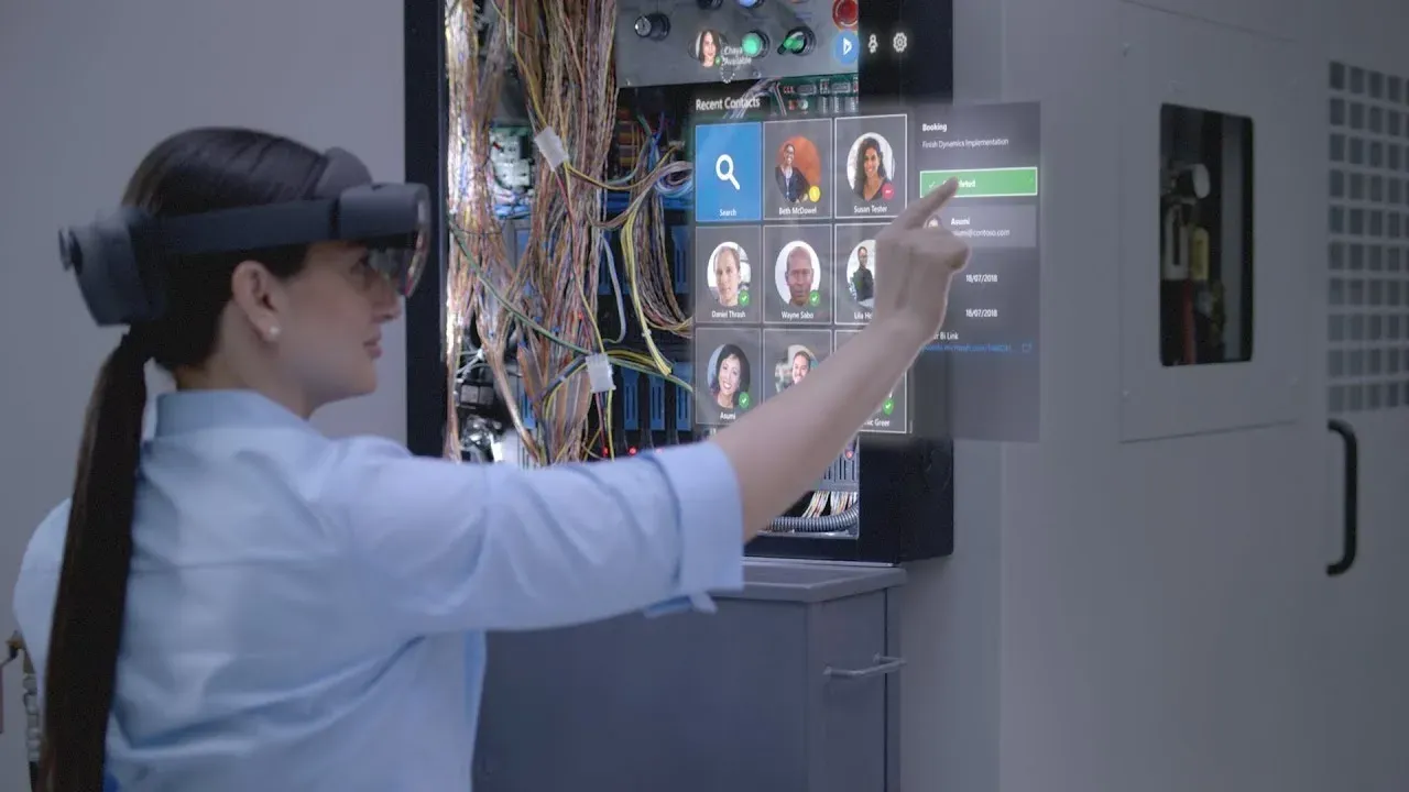 Fuel your field service with mixed reality
