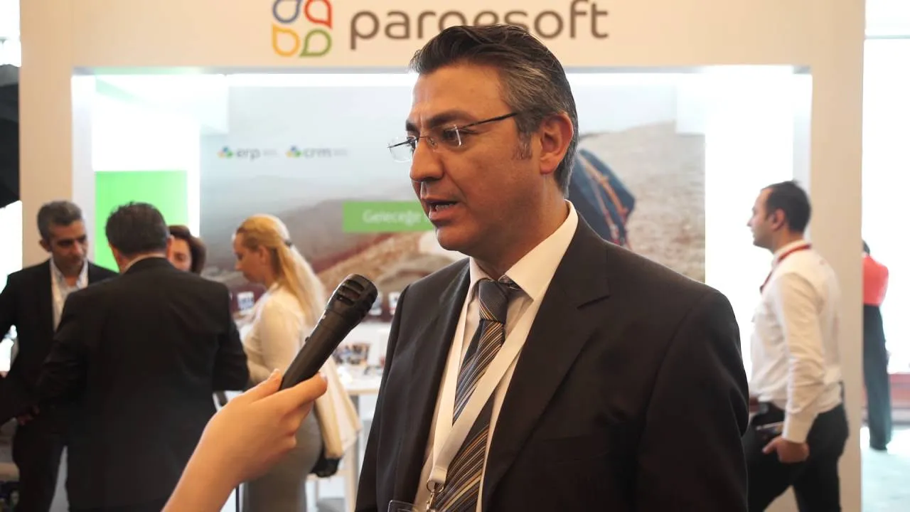 Pargesoft standında hizmet kalitesi hakkında röportaj veren yetkili